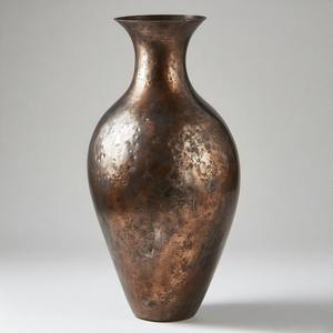 Vase de Style Vintage CopperCrest avec Design Gravé Vase de Sol en Métal Motif Floral en Relief Décor à la Maison Déclaration d'Accent - Product Image 2