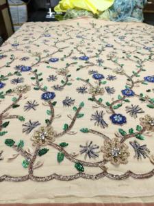 Tela de Alta Gama con Flores 3D, Plumas y Cuentas para Vestidos de Novia y de Noche - Product Image 2