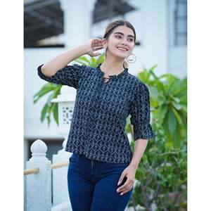 Top de mujer de punto Jamdani geomatrical otoño regular con media manga color negro - Product Image 3