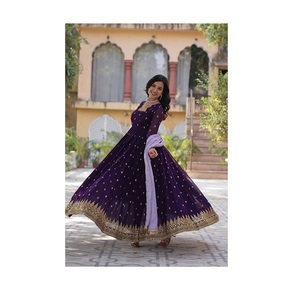 เสื้อคลุม Anarkali ร่วมสมัยที่มีชายเสื้อเป็นชั้นและมีสไตล์ตัดให้ดูทันสมัยสำหรับเพื่อนเจ้าสาวและงานปาร์ตี้ - Product Image 1