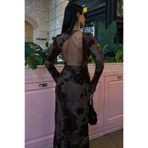 Vestido de terciopelo estampado sin espalda 2825, silueta ajustada con cintura natural y forro - Product Image 5