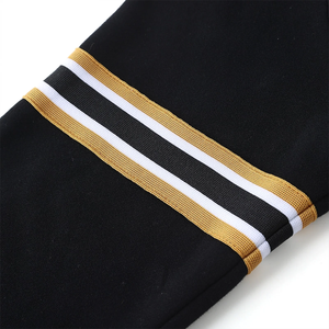 Alpha Black Crest Chenille Crewneck-Sudadera de fraternidad bordada de manga completa para hombres y mujeres - Product Image 4