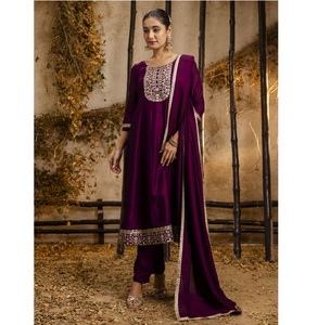 ชุดอนาร์กาลีผ้าไหมผสมปักลายสำหรับผู้หญิงสมัยใหม่ พร้อมกางเกงและผ้าคลุมไหล่ สำหรับงานเทศกาลและงานเฉลิมฉลอง จำหน่ายในปริมาณมาก - Product Image 1