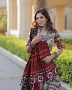 Lễ Hội Đặc Biệt Gujrati Truyền Thống Thiết Kế Gagra Choli Với Thiết Kế Mul Cotton In Duptta Độc Quyền Dân Tộc Mặc Phụ Nữ - Product Image 3