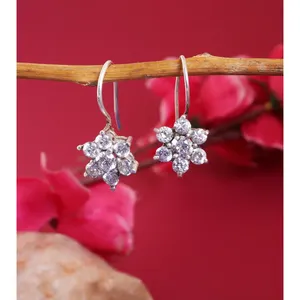 Boucles d'oreilles en argent 925 pour femmes avec cristal et zircone cubique, design floral - Product Image 3