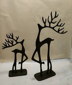 Producto de decoraciones navideñas de reno de metal con acabado negro para mesa central - Product Image 5