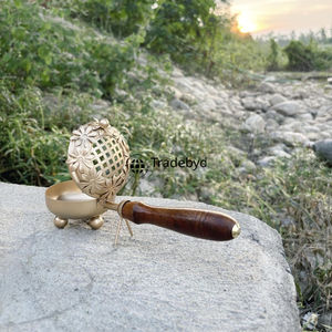 Quemador Bakhoor de Metal hecho a mano Premium Tradebyd, soporte de incienso árabe tradicional, función antiolor para uso en meditación - Product Image 4