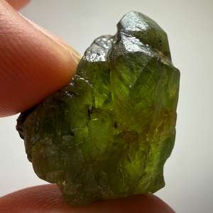 Espécimen de Cristal de Peridoto Natural Directamente de la Fuente - Product Image 4