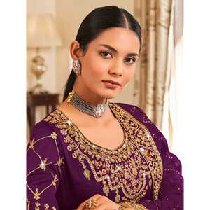 Precioso Traje Salwar Bordado en Vichitra Morado, Traje de Fiesta para Mujer - Product Image 3
