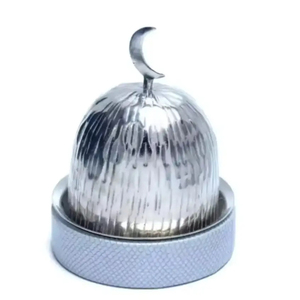 Chauffe-plat glamour plaqué or avec support en acier et couvercle conçu pour réchauffer les aliments et servir sous forme de buffet lors de mariages exclusifs - Product Image 4