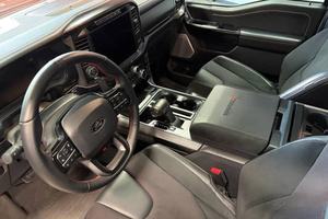 EXTREMADAMENTE LIMPIO, CON VOLANTE A LA DERECHA/IZQUIERDA, FO-RD F-150 RAP-TOR 2024, V8 SUPERCARGADO DE 720 HP, TRACCIÓN EN LAS 4 RUEDAS, LISTO PARA ENTREGAR - Product Image 5