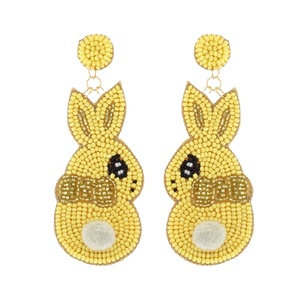 Superbes boucles d'oreilles en perles de rocaille pour filles et femmes avec des motifs complexes et des combinaisons de couleurs vives. - Product Image 1