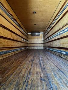 Compra en Subasta de Camión Refrigerado Isuzu NQR 2019 de 18 pies - 215HP, Automático de 6 Velocidades, con Puerta Trasera Elevadora, Camión Usado en Venta a Nivel Mundial - Product Image 2