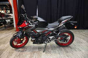 Mejor rendimiento 2024-2025 Kawasakis Z500 SE ABS Nueva motocicleta de calle de 4 tiempos con refrigeración líquida de 451CC Lista para exportar a todo el mundo - Product Image 3