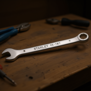 Llave Combinada Stanley para Uso Versátil en Diversas Tareas - Product Image 3