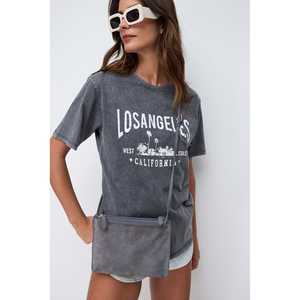 เสื้อยืดโอเวอร์ไซส์ทรงหลวมพิมพ์ลายล้างสี - Product Image 4