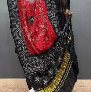 Chandrokhni Bandhej Dupatta de Seda Pura Étnica Moderna, Suave, de Diseño - Product Image 2
