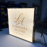 Enseigne suspendue LED double face commerciale, impression UV imperméable, cadre doré, boîte à lumière