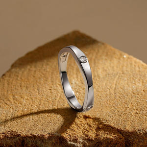Bague de mariage classique Jeulia pour homme - Bague en argent sterling plaqué rhodium - Product Image 4