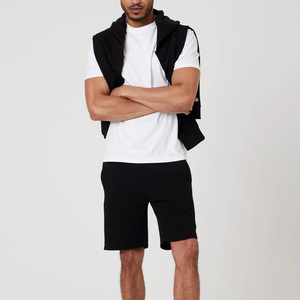 Ensemble sweat à capuche et short pour homme avec logo personnalisé Impression personnalisée Tenue deux pièces confortable pour l'entraînement physique Usage décontracté - Product Image 5