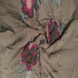 Tissu Georgette de soie brodé à la main exclusif - Product Image 2