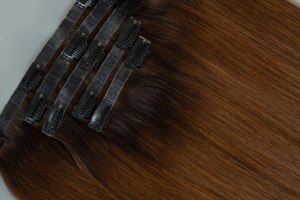 Extensions de cheveux vierges vietnamiens Remy, super double drawn, cuticules alignées, soyeux, lisses comme des baguettes, couleur marron, extensions adhésives sans couture - Product Image 1