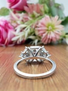 Anillo de Diamantes Clásico de Oro de 18K para Mujer, con Claridad VVS, Corte Esmeralda Certificado, para Bodas, Fiestas y Aniversarios - Product Image 4