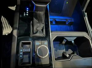 Tundras híbridas recién usadas Limited HV Crew Max Cab 4WD - Product Image 3