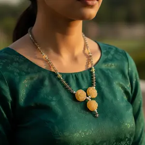 Collier pour femme de style vintage avec pierres précieuses et perles, bijoux religieux classiques, cadeau avec chaîne en alliage plaqué or - Product Image 1