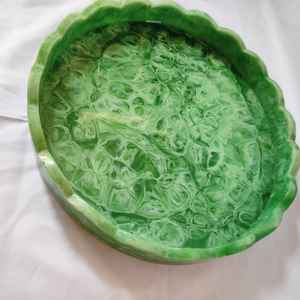 Design marbré unique avec finition brillante Matériau en résine durable et imperméable Article cadeau idéal pour la pendaison de crémaillère - Product Image 4