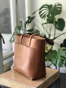 Wholesale Classic Genuine Leather Ladies Handbag Custom Logo Portable <b>Outdoor</b> Office Laptop Tote <b>Bag</b> Shoulder Tote <b>Bag</b> - Product Image 2