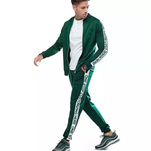 Ensembles de survêtements pour hommes de haute qualité avec logo personnalisé couleur unie vente en gros costumes de jogging survêtements imprimés respirants pour hommes - Product Image 1