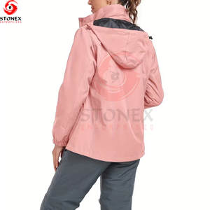 Chaquetas Softshell Impermeables de Invierno para Mujer, Hechas en Pakistán, Talla Grande, para Exteriores, con Capucha, Cuello Transpirable, Logotipo Tejido en la Parte Delantera - Product Image 4