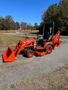 Tracteur utilitaire diesel Kubota BX23S de qualité supérieure avec chargeur frontal et pelle arrière, 4x4, faible kilométrage, usage intensif, qualité commerciale, prêt à l'emploi - Product Image 2