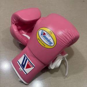 Gants de boxe en cuir véritable rose à lacets, gants de boxe professionnels pour l'entraînement et le sparring, couleur personnalisée, gants de boxe OEM - Product Image 1
