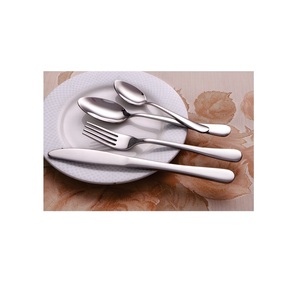 Personnalisé 2025 Quantité en vrac Ensemble de couverts en acier miroir avec bois massif fait polonais fini fabriqué à la main ensemble de couverts en bois - Product Image 1