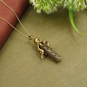 Collier pendentif pieuvre avec mini cuillère et boîte, en laiton, thème marin gothique, cadeau pour lui - Product Image 3