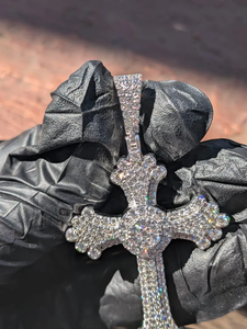 Colgante Hip Hop Premium con Cruz de Moissanita VVS y Diamantes, Bañado en Plata 925, Estilo Iced Out - Product Image 3