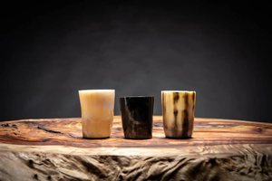 Tasses à corne Verre à liqueur en corne Verre à boire Verre à corne fait à la main pour la maison, l'hôtel et le restaurant par l'artisanat de luxe - Product Image 2