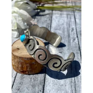 Brazalete de Plata de Ley con Turquesa Sleeping Beauty Navajo de Paul Livingston - Product Image 4