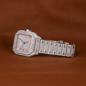 Reloj de lujo con diamantes de moissanita de corte redondo completamente helado con números romanos rosas clásicos cuenta con reloj de diamantes regalo para niñas - Product Image 2