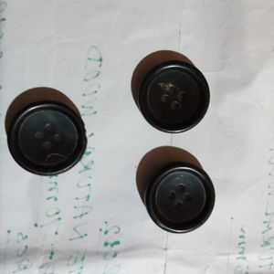 Bouton en corne de buffle artisanal naturel - Product Image 1