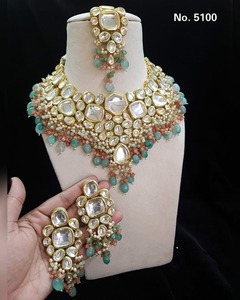 Ensemble de collier ras du cou Kundan de style ethnique de haute qualité plaqué or perle laiton brin indien mode colliers de perles - Product Image 2