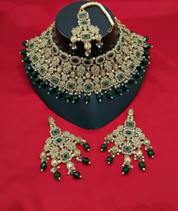 Bijoux de fête en pierres antiques Vêtements traditionnels Beau design Collier ras du cou lourd antique Ensemble Boucles d'oreilles Mangtika - Product Image 2
