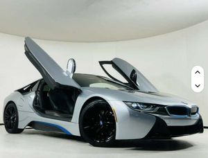 BMW i8 Coupé AWD 2016 / Disponible à la vente avec faible kilométrage, moteur essence, véhicule d'occasion en excellent état et sans accident. Vente flash, conduite à gauche. - Product Image 4