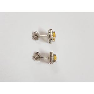 Boucles d'oreilles classiques et tendance en or 14 carats avec topaze blanche, citrine, diamant, forme papillon géométrique, sertissage clos - Product Image 5