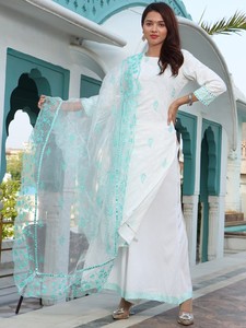 Hermosa Colección de Ropa Étnica de Diseño Indio de Lujo, Vestido Sin Mangas de Viscosa y Rayón con Bordado Intenso, Elegante para el Verano, Estilo Pakistaní - Product Image 4