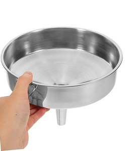 Embudo de Acero Inoxidable con Mango para una Transferencia de Líquidos sin Derrames, Diseño de Precisión, Ideal para Cocina, Bar y Uso Doméstico - Product Image 3