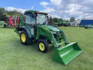 Tractor de Ruedas John Deere 320R con Cargador Frontal y Trasero, Máquina Utilitaria Agrícola de 60HP - Product Image 4