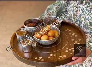 Plateau en bois d'acacia naturel découpé au laser avec incrustation de nacre décorative, plateau de service artisanal durable, ensemble de boîtes en acrylique et en verre - Product Image 4